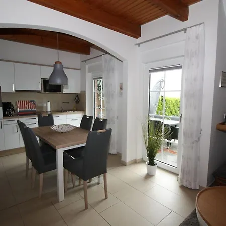 Ferienhaus Romantik Am Deich Сasa de vacaciones